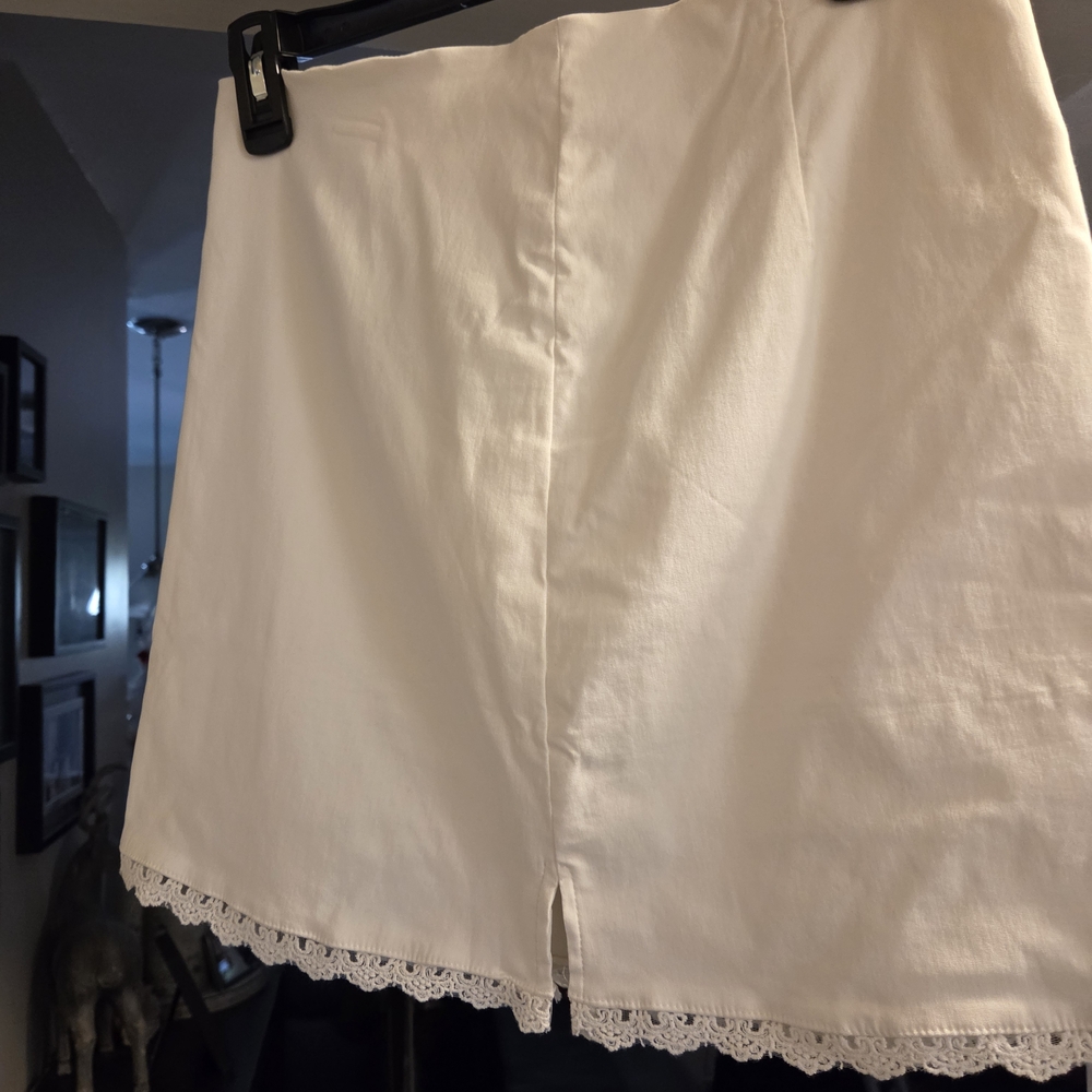 Chic White Mini Skirt with Lace Detail